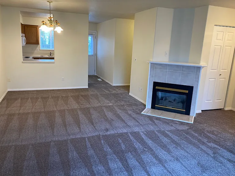 Two Bedroom Duplex in South Salem, Landscaping Included! — Photo 3