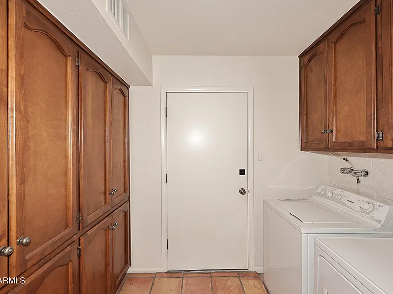 1725 E Staghorn Ln — Photo 7
