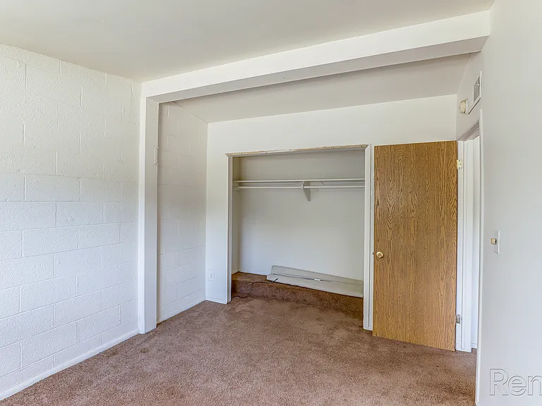 MacArthur Manor Apartments — Photo 12