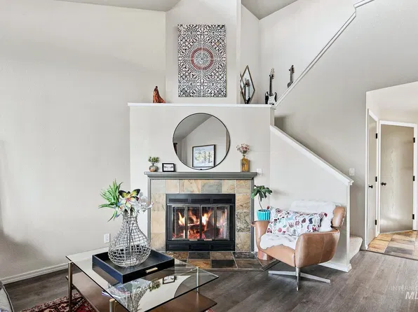 879 N Christine Ln, Boise, ID 83704
