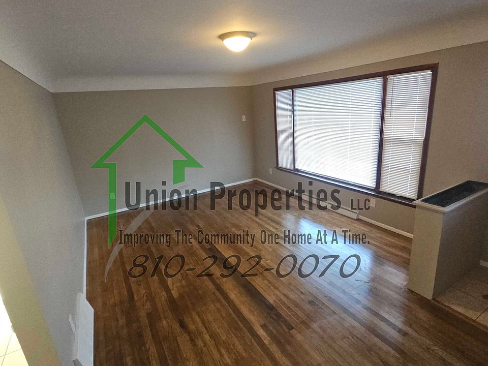 1st image of 3033 Pine Grove Ave