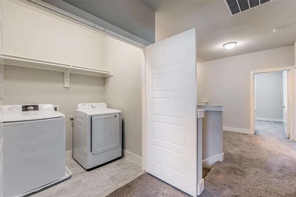 3 bed, 2.5 bath, 1611 sqft, $2,300 — Photo 4