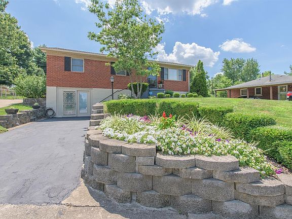 2nd image of 634 Wells Ct