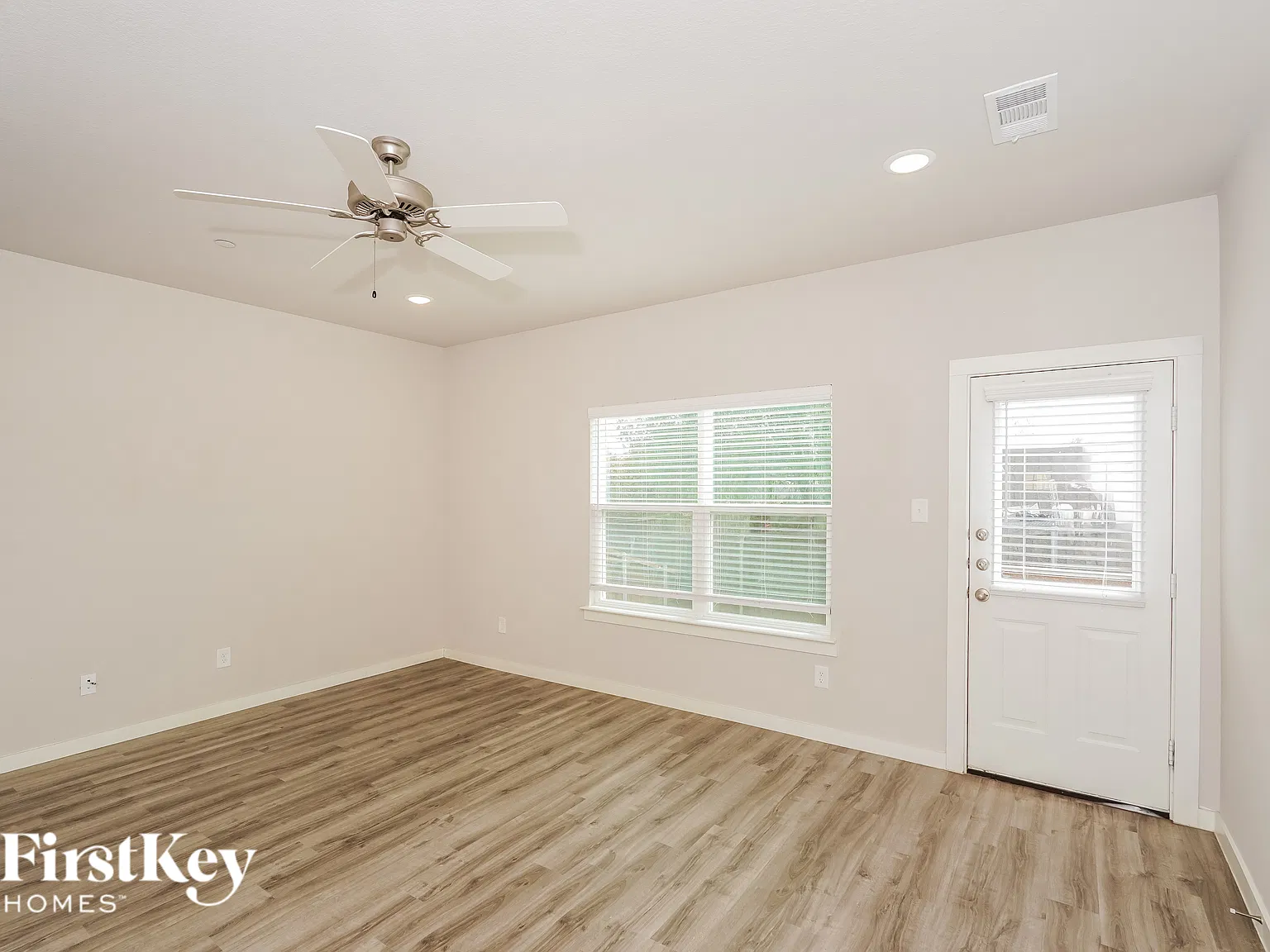 4 bed, 2.5 bath, 2056 sqft, $2,875 — Photo 2