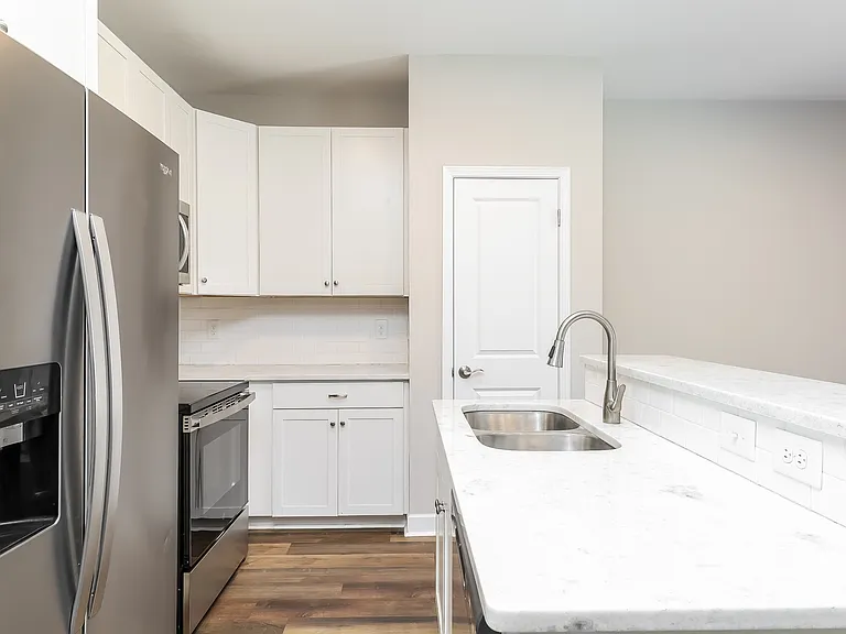 1020 N Oakwood St — Photo 9