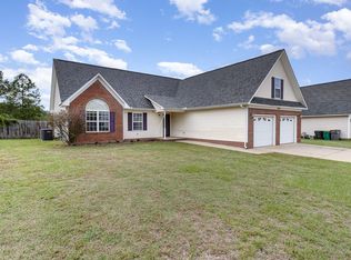 5620 Shady Pine Ct, Hope Mills, NC 28348
