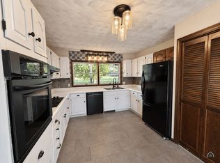 137 China Rd, Albion, ME 04910
