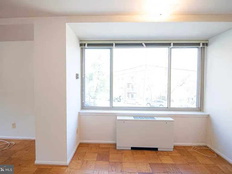 1210 N Taft St #201 — Photo 28