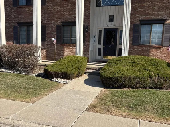 19619 Ridgemont St #10, Saint Clair Shores, MI 48080