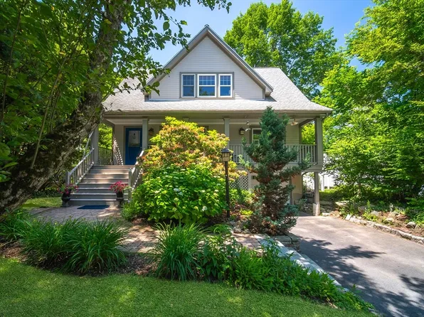 79 Henderson St, Needham, MA 02492