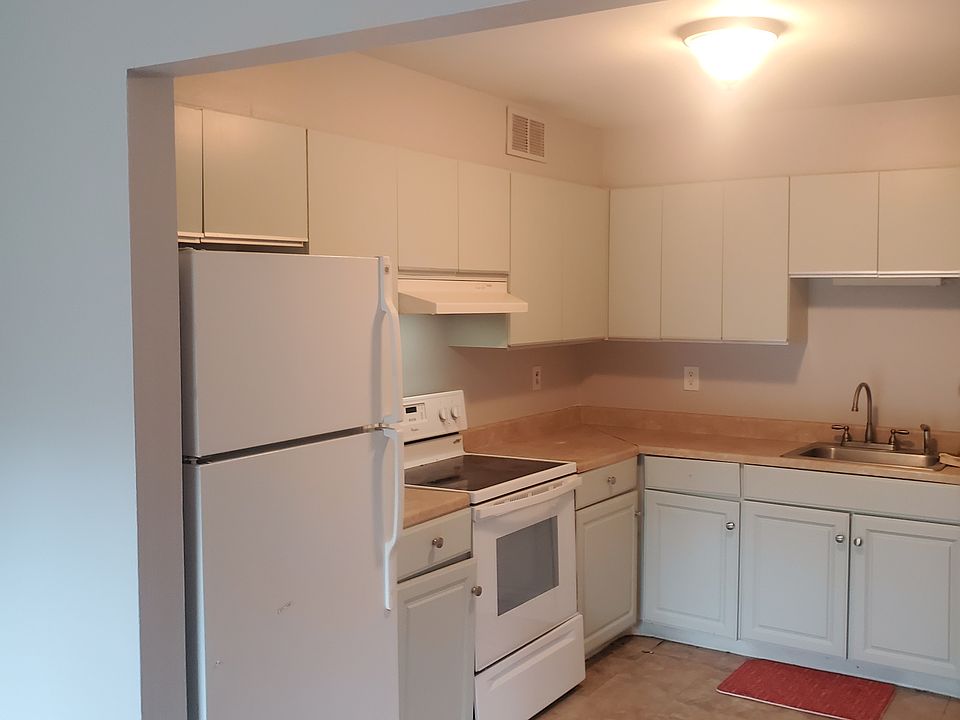 1st image of 119A Chaucer Rd #A
