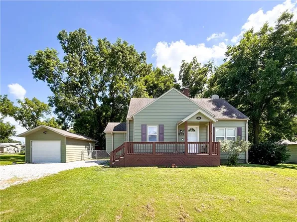 613 E Market St, Lacygne, KS 66040