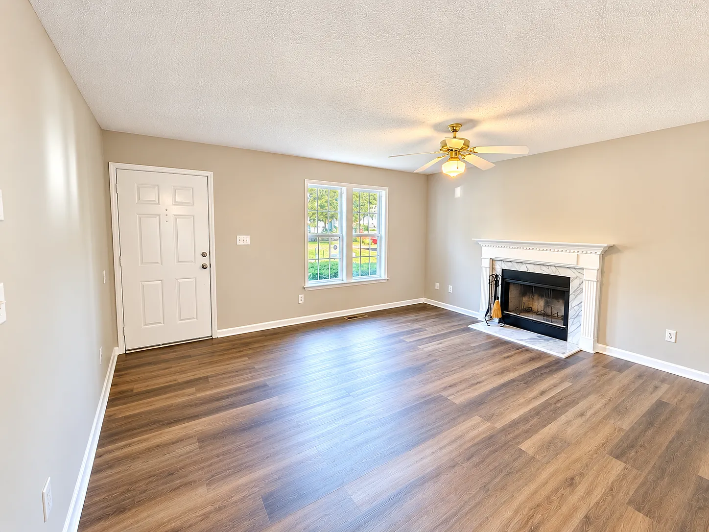 3 bed, 980 sqft, $2,494 — Photo 4
