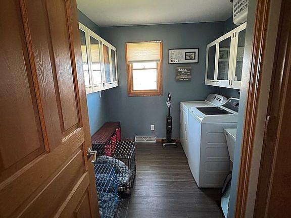 5th image of 112 4th Avenue Ct SW
