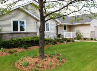 104 Hidden Lake Dr, Slinger, WI 53086