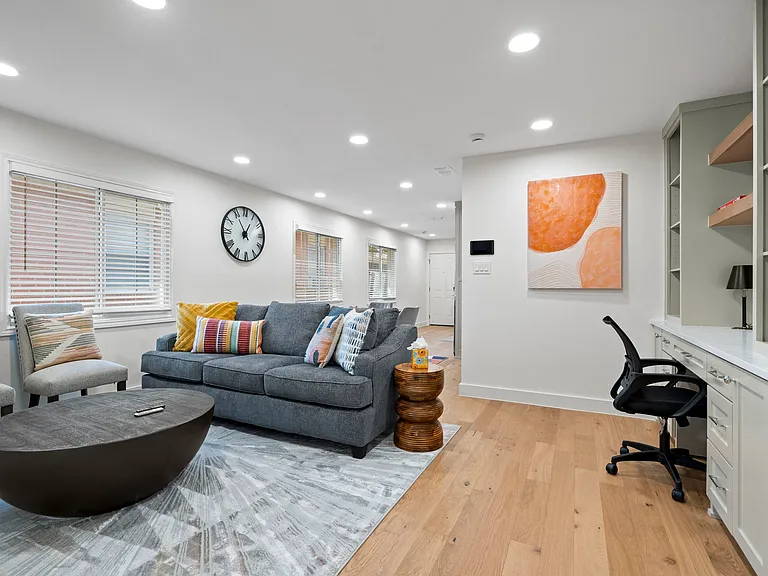 6501 Ravendale Ln — Photo 11