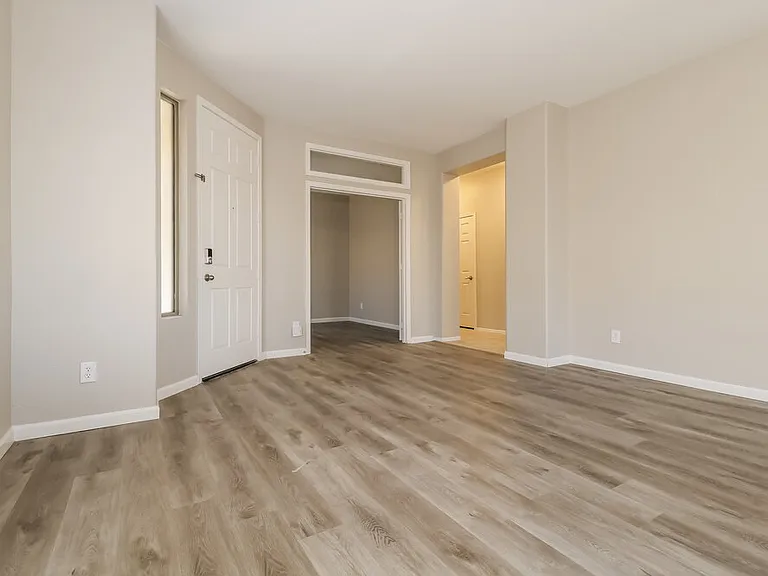 15233 W Banff Ln — Photo 4