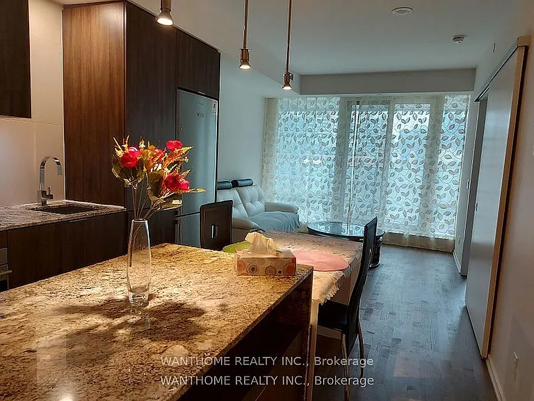 1 Bloor St E #502 — Photo 4