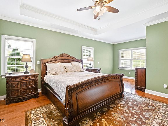4th image of 122 Meadow Ct