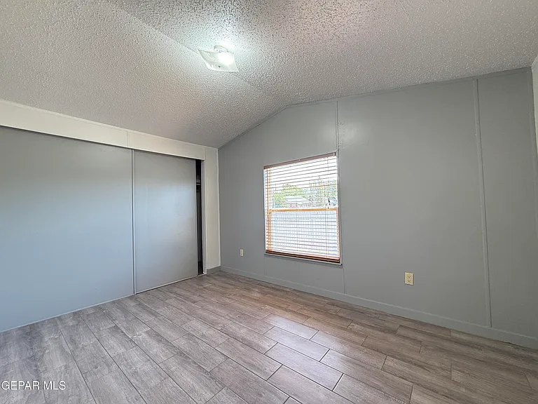 5941 Sixta Dr — Photo 33