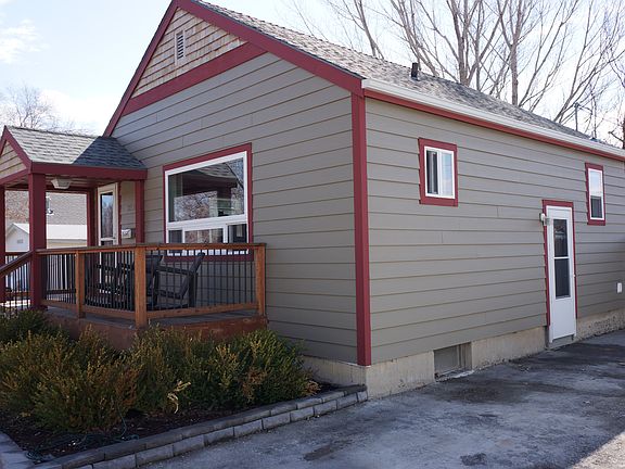 2nd image of 1030 Custer Ave