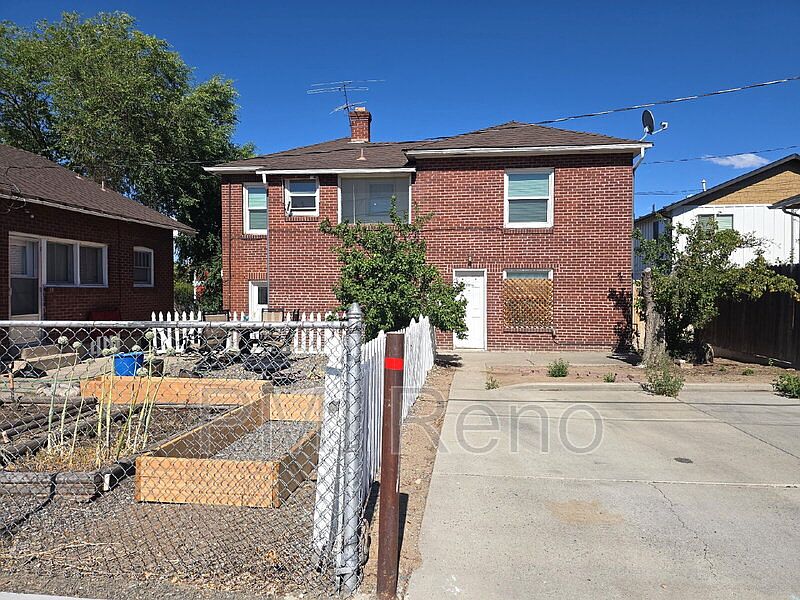 1st image of 422 1/2 Saint Lawrence Ave Unit B