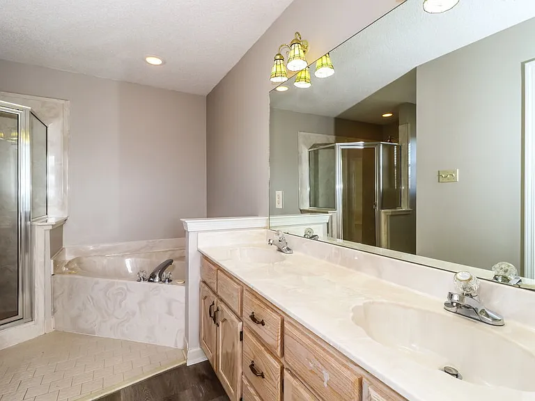 784 Breeze Way — Photo 12
