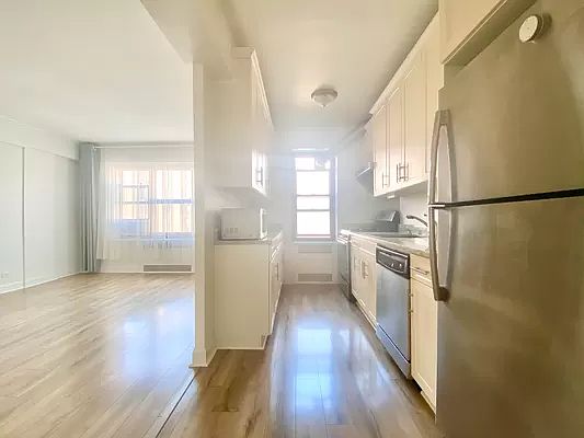 4th image of 67-76 Booth St #4F