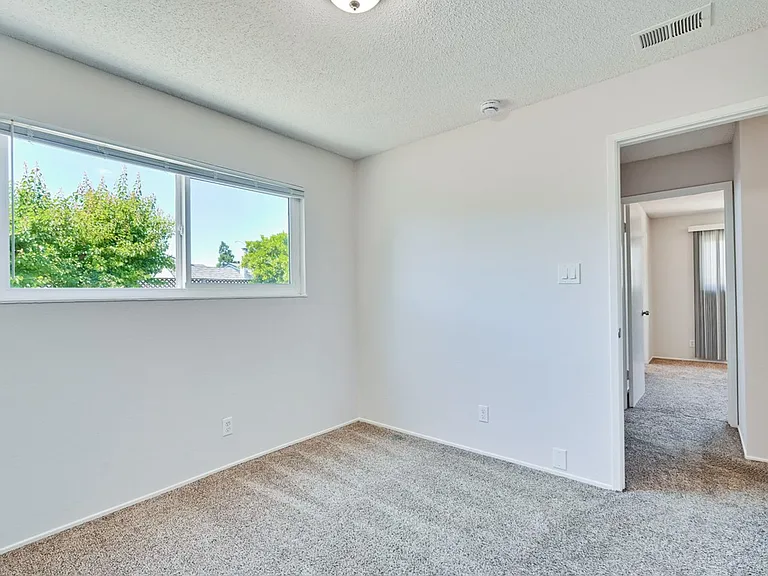 6063 Pineland Ave — Photo 26