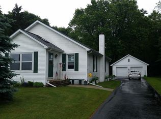 N8082 Ski Slide Rd, Ixonia, WI 53036