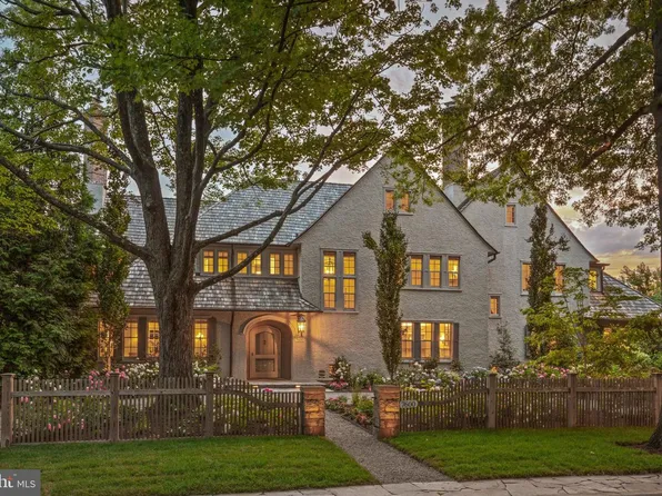 7600 Exeter Rd, Bethesda, MD 20814