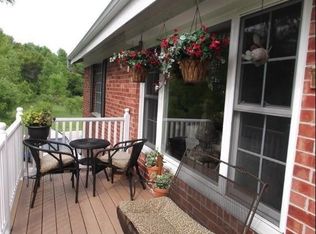 612 Laurel Lake Rd, Thiensville, WI 53092