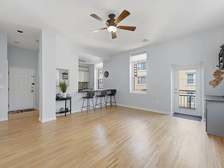 818 Jefferson St #3C — Photo 3