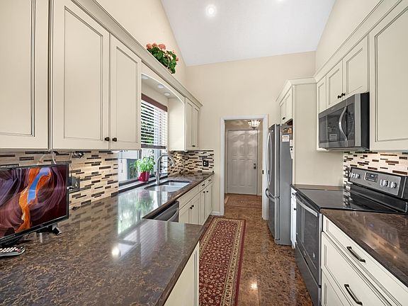 4th image of 2641 Mohawk Cir