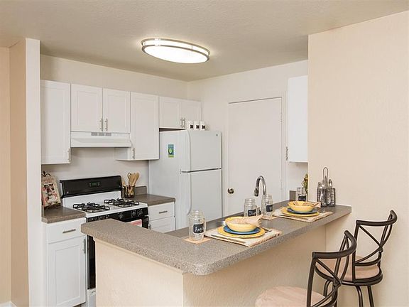 Open kitchen with a breakfast bar