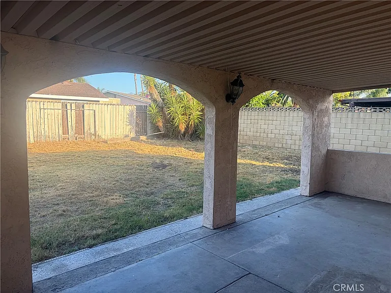 8636 Tamarind Ave — Photo 9