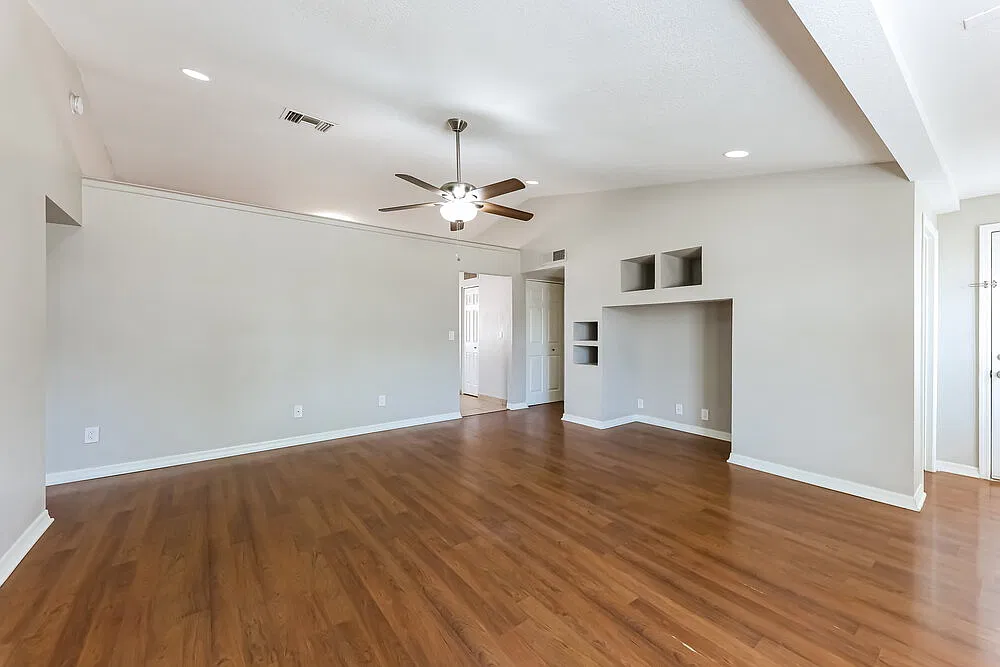 4 bed, 2.0 bath, 1730 sqft, $2,365 — Photo 4