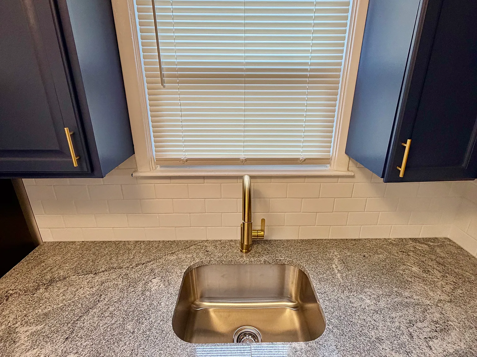 2 bed, 850 sqft, $1,750 — Photo 2