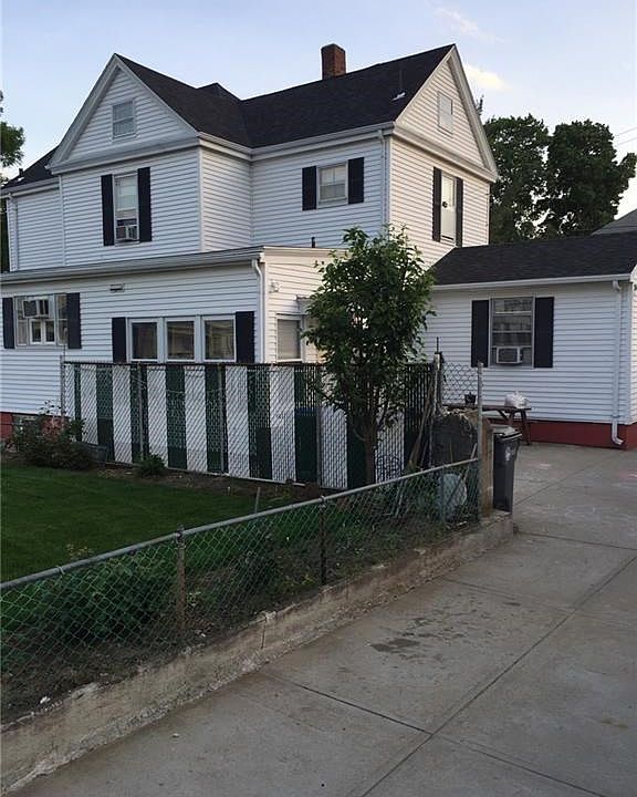 2nd image of 31 Bend St