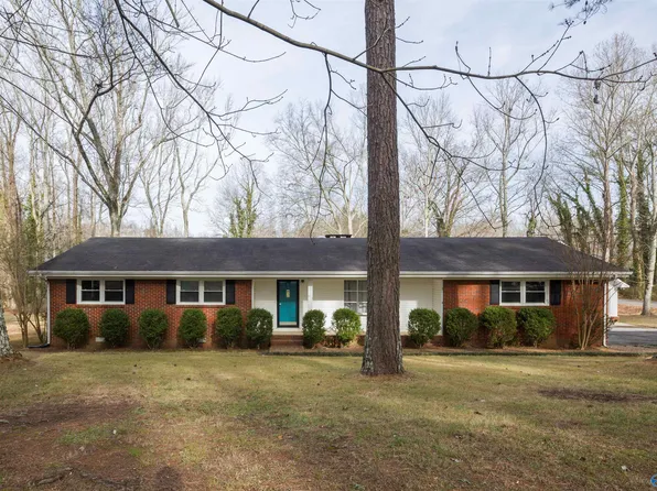 613 Benham Ave, Scottsboro, AL 35768