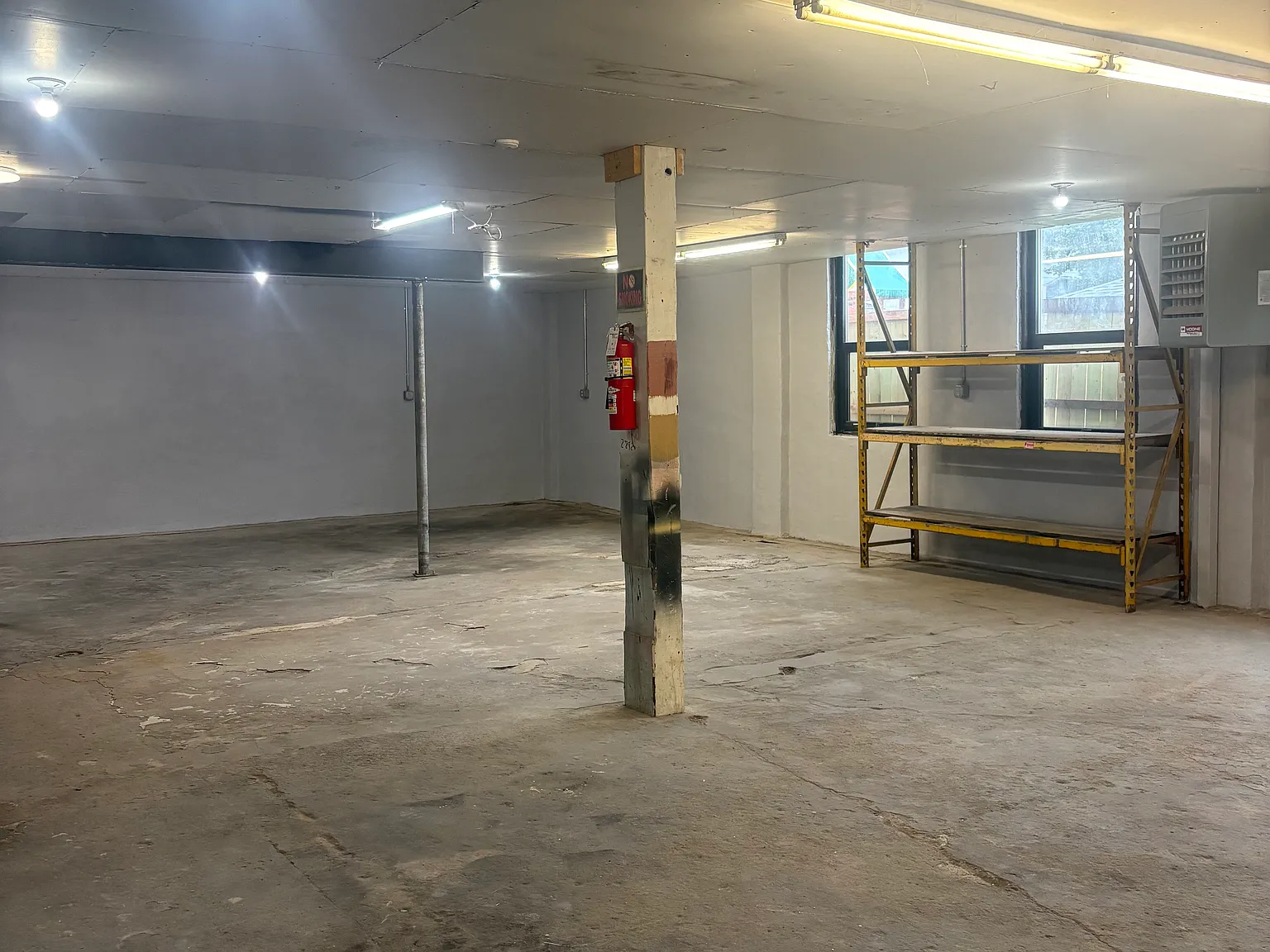 Studio, 1735 sqft, $1,300 — Photo 4