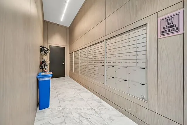 5 Wellington St S #1612 — Photo 32