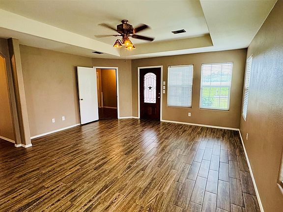 2nd image of 4007 Hunters Ridge Dr