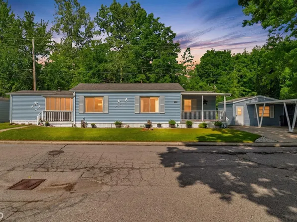 3333 Ravenswood Rd, Marysville, MI 48040
