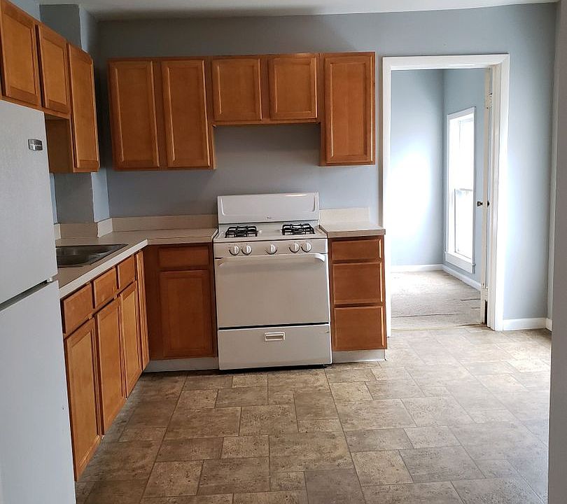 1st image of 87 1/2 Clinton Ave