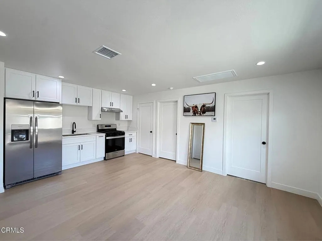 3 bed, 2.0 bath, 798 sqft, $2,500 — Photo 1