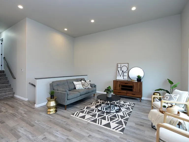 742 United Dr #1 — Photo 3