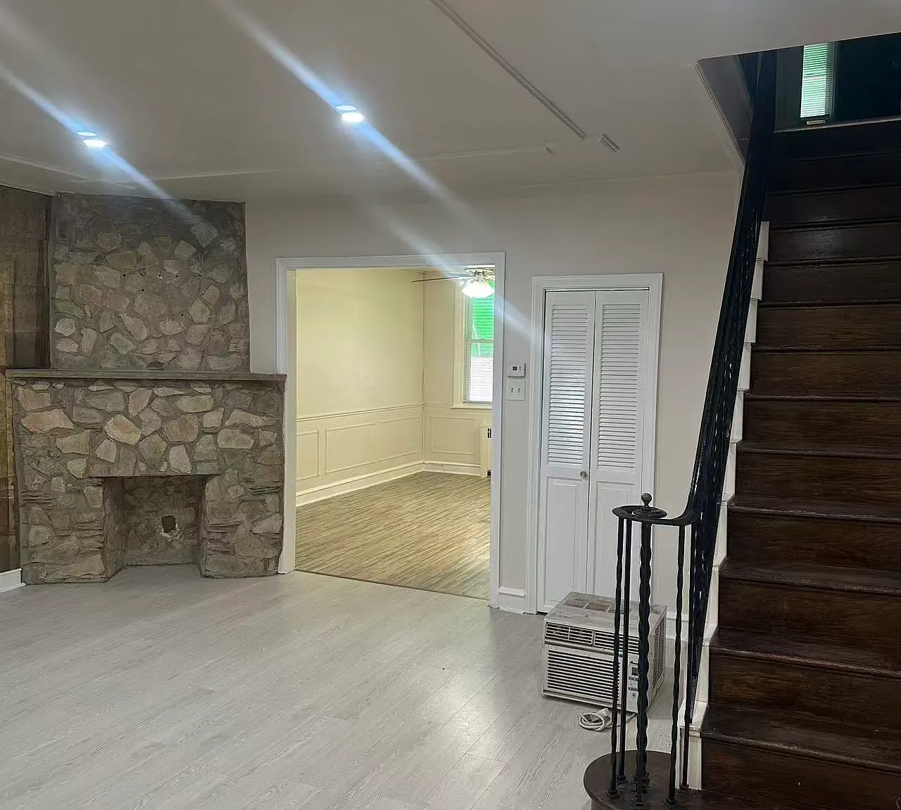 3 bed, 1.5 bath, 1296 sqft, $1,600 — Photo 3