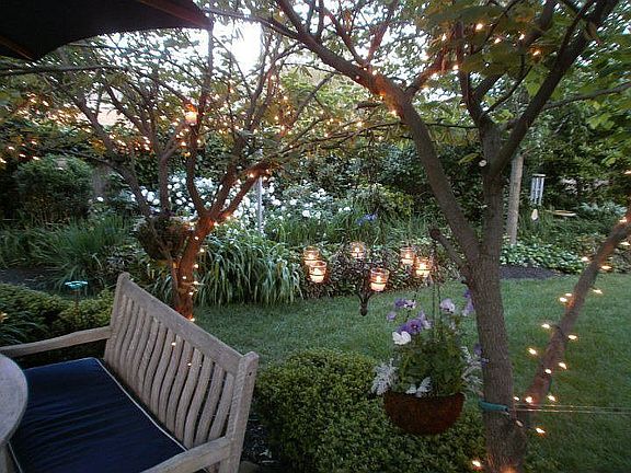 Romance in the garden 