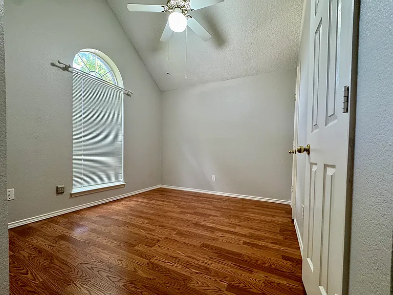509 Raintree Cir — Photo 10